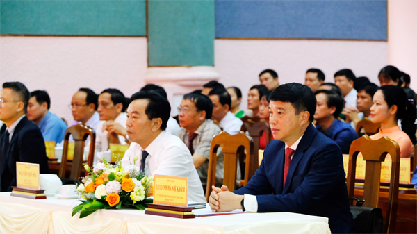 Trao tặng quà tết 2026 cho bà con xã Hàm Liêm4