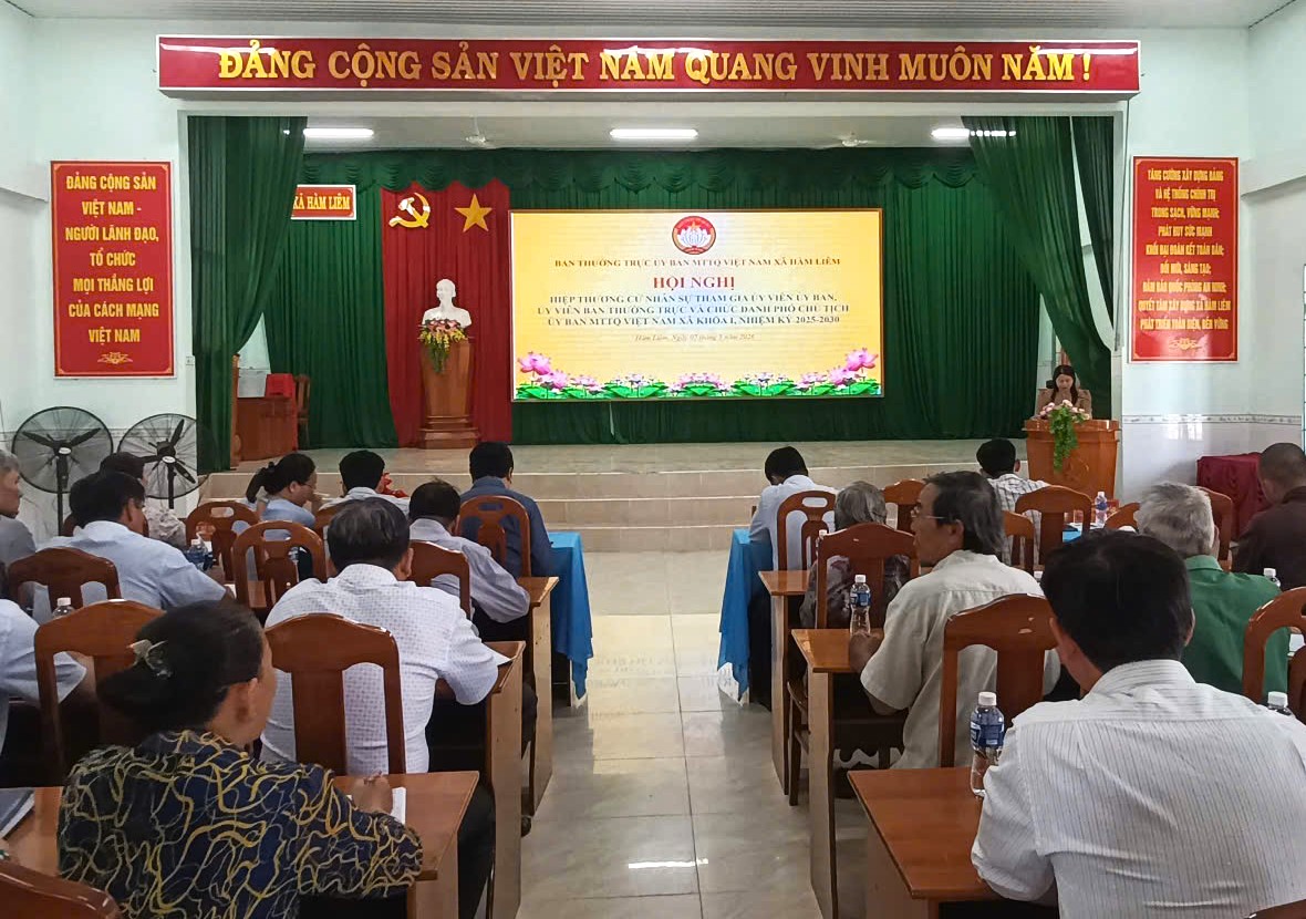 Đồng chí Lê Thị Hồng Thắm – Chủ tịch Ủy ban MTTQ Việt Nam xã Hàm Liêm  phát biểu khai mạc hội nghị